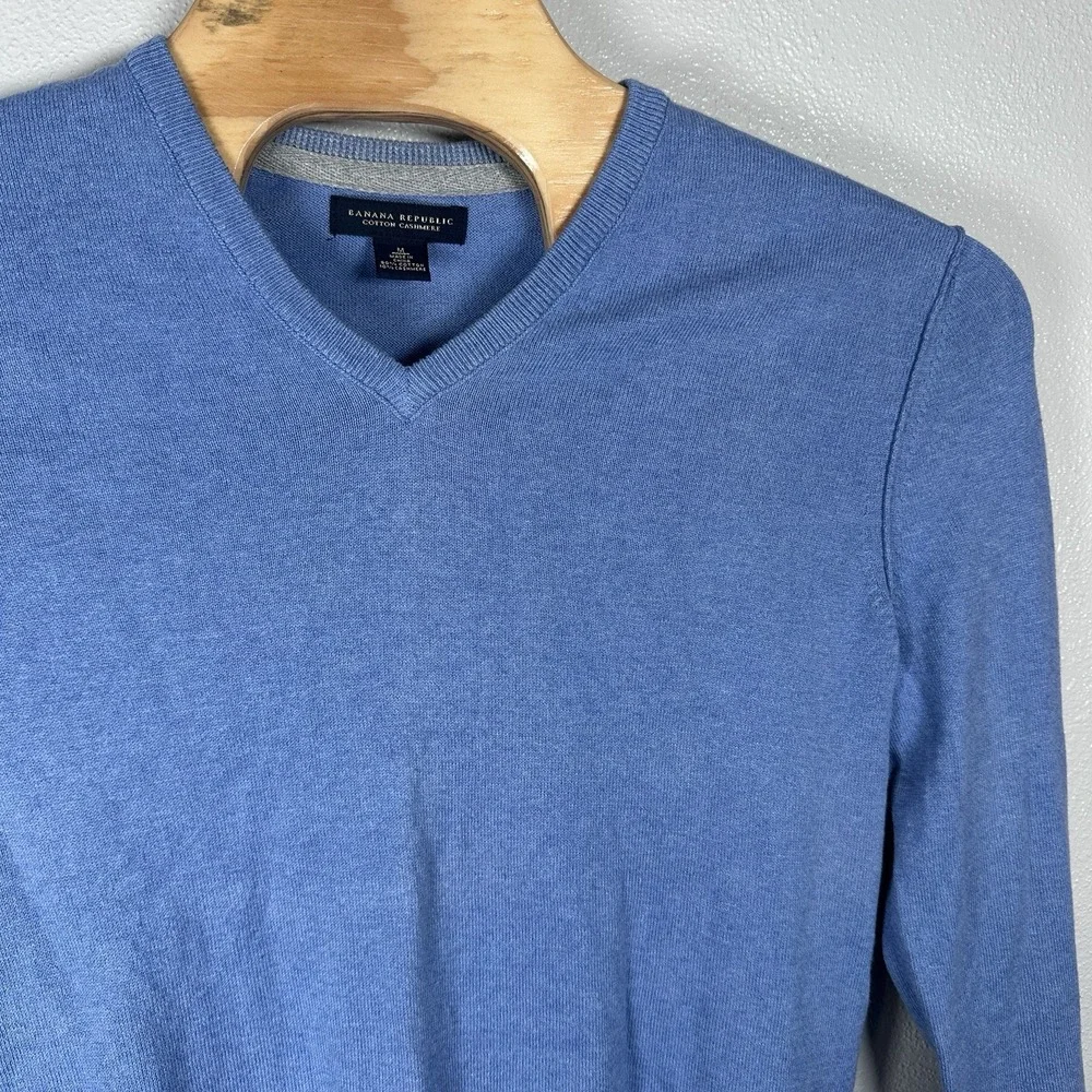Banana Republic Mens Medium V Neck Sweater Cotton Cashmere‎ Blue Quiet Luxury